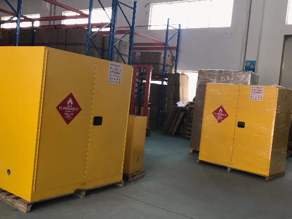 酒精安全柜，鍍鋅層板有何用意？【天金岡】