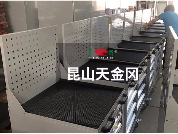 哪里賣鉗工工具柜，年產(chǎn)17000臺廠家天金岡，現(xiàn)貨發(fā)!