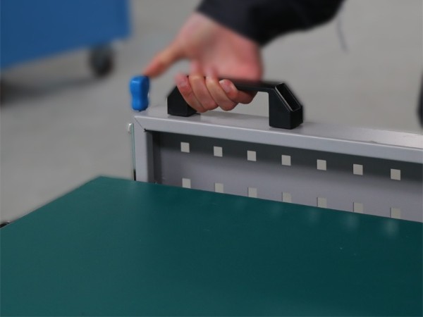 重型工具車帶升降掛板的長(zhǎng)什么樣子？